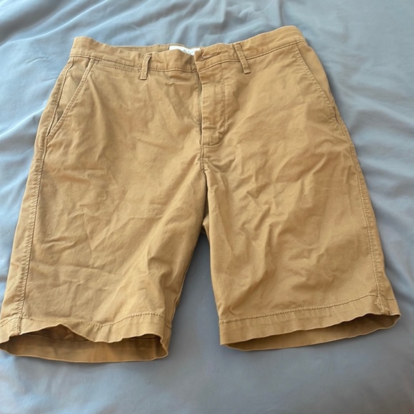 Men’s khaki shorts - Picture 3 of 5